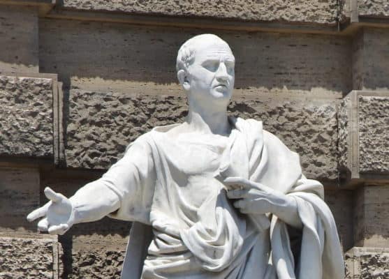 cicerone-statua